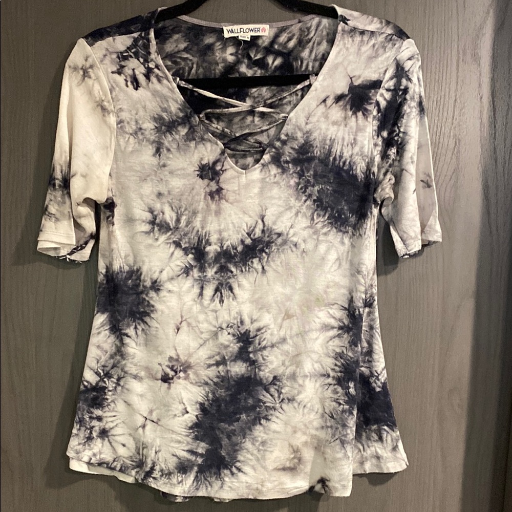Wallflower Black and White 3/4 Sleeve Tie-Dye T-Shirt